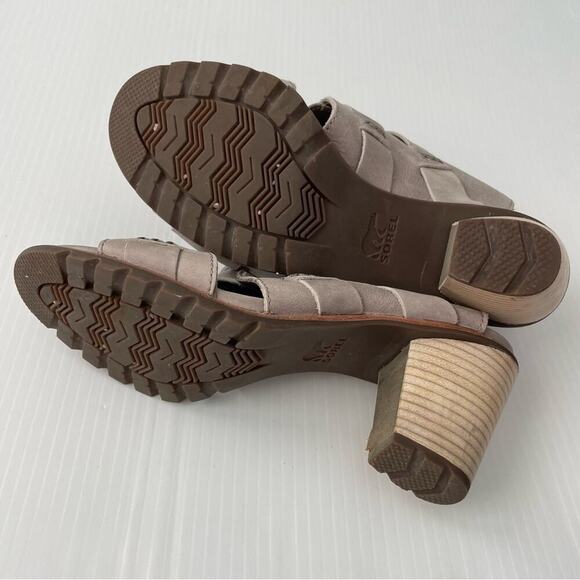Sorel Nadia buckle stacked heel sandal strappy color is Kettle grey/beige - Picture 9 of 10